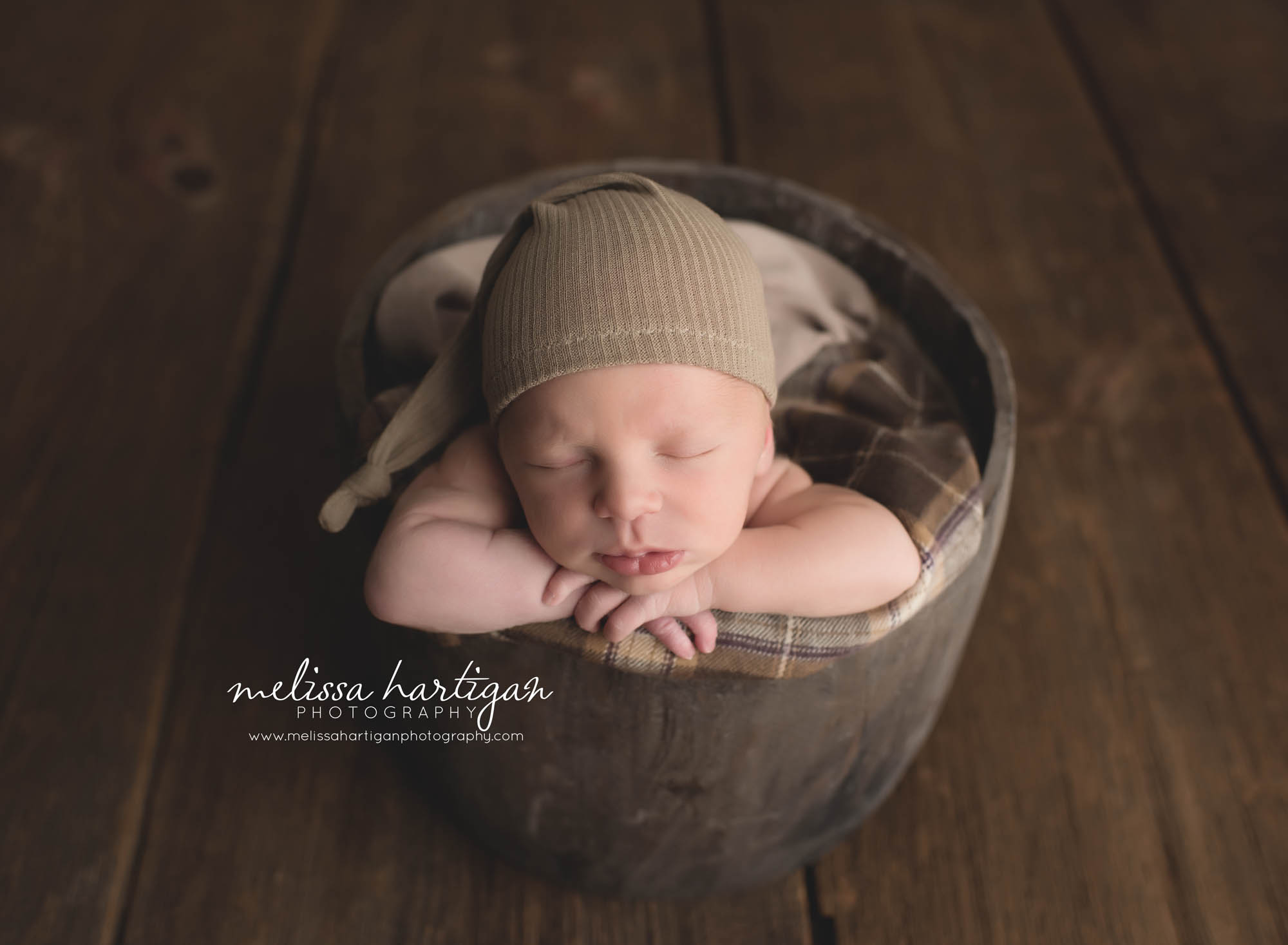 CT Baby Photography newborn boy sleeping in wooden bucket with tan knit hat