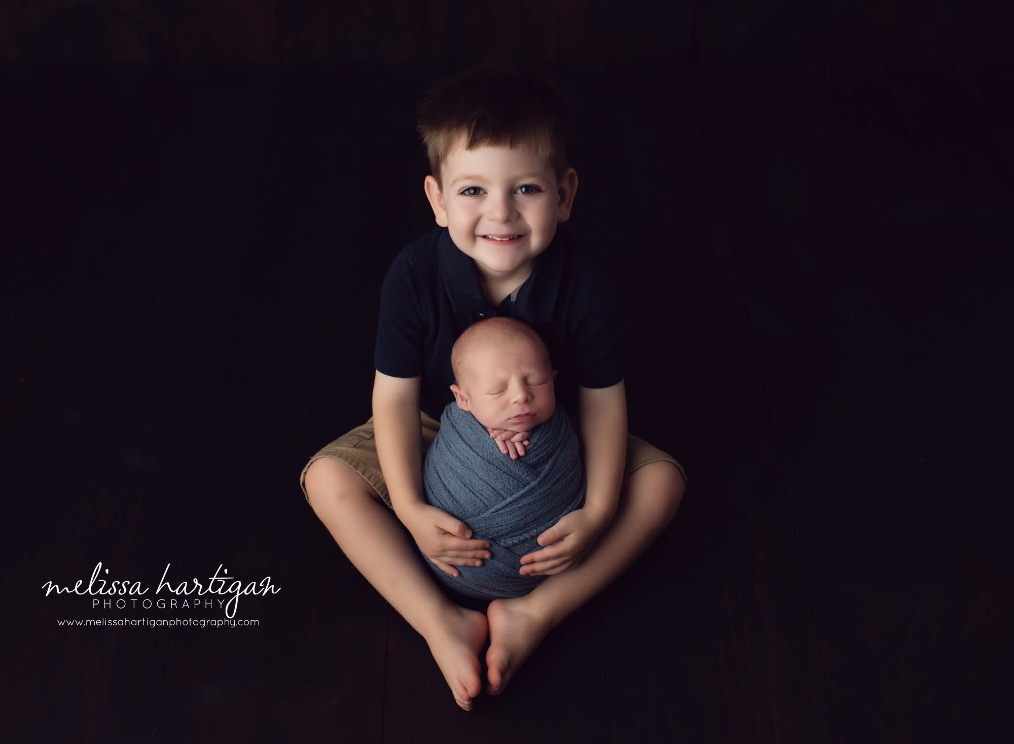 newborn and older sibling pose newborn photography CT