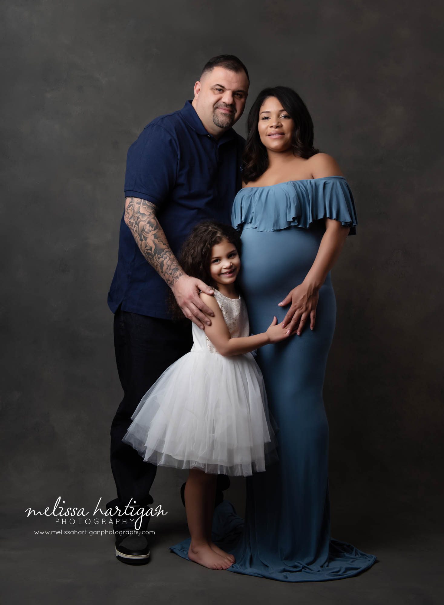 mom dad and big sister maternity session family photo