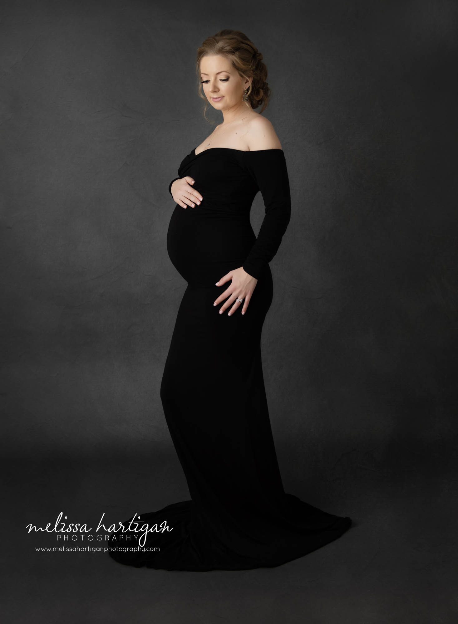 Pregnant mom standing pose maternity photography CT