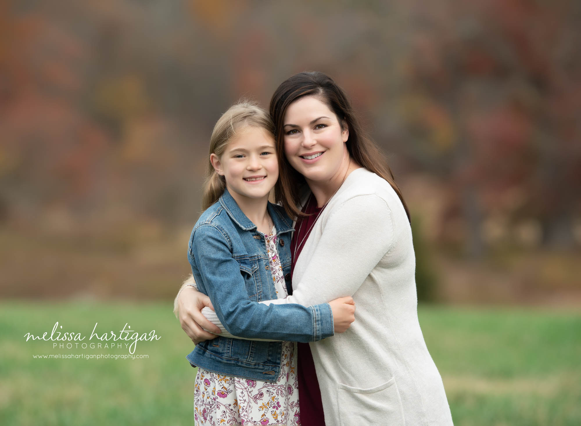 mom and daughter family pose CT family photographer