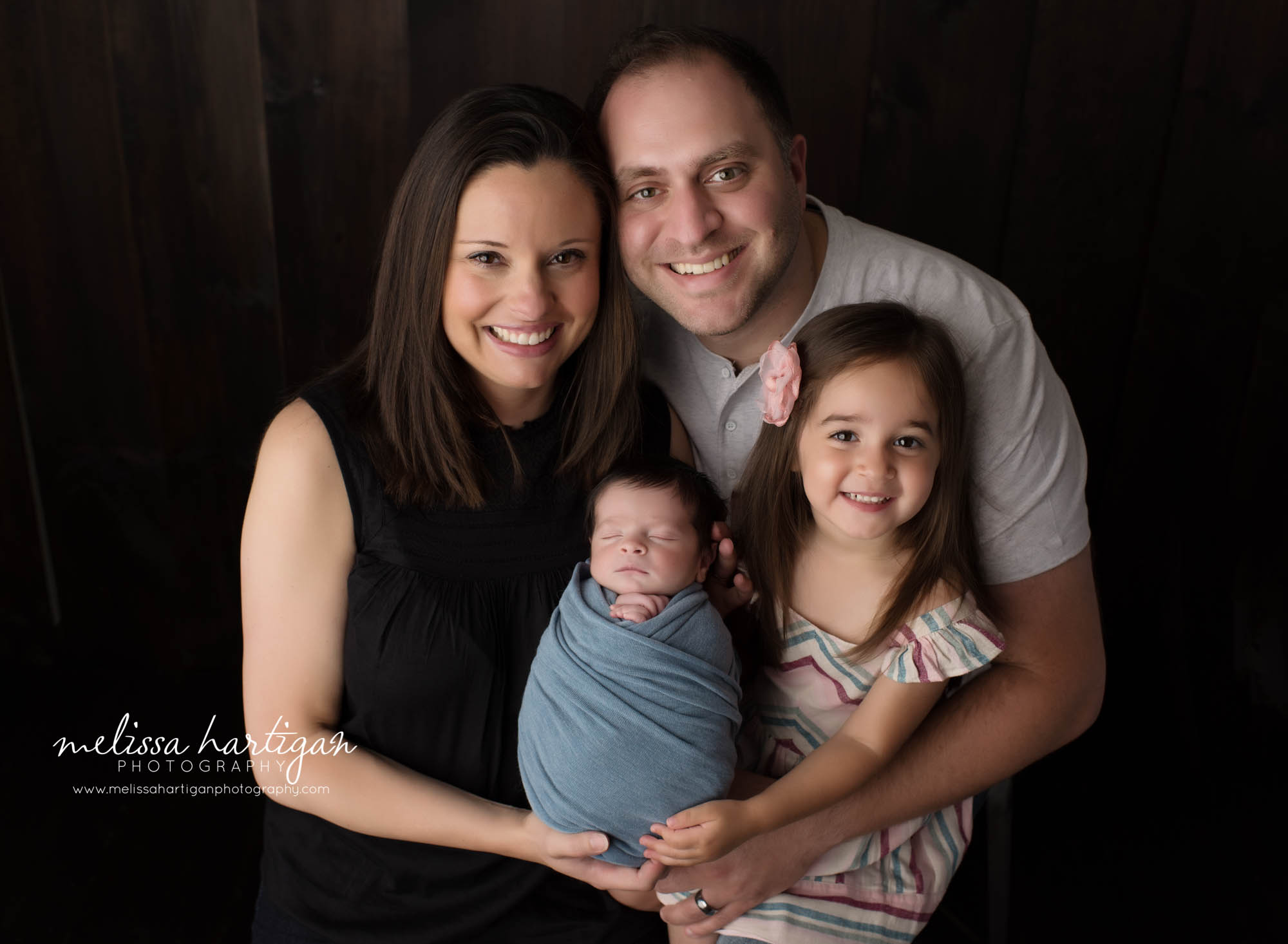 mom dad big sister and newborn baby boy posed family pose newborn photography middlsesex county